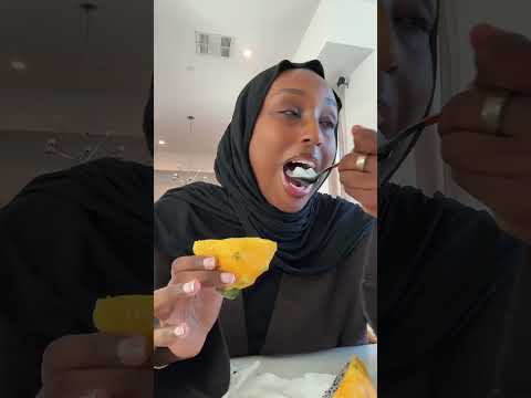 It’s the most wonderful tiiime of the week 🤭💛 #yellowdragonfruit #gutcleanse