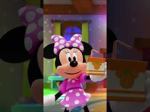 Celebrate and countdown to New Year’s with Mickey Mouse! 🥳🎉 | Me & Mickey | Disney Jr.