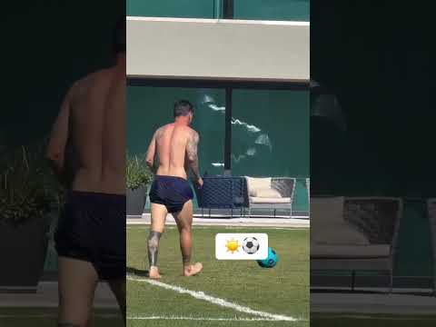 New year same Lionel Messi 😌 (via @antonelaroccuzzo/IG)