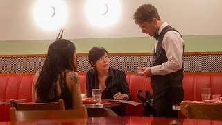 White Waiter Shocks Customers with Perfect Mandarin