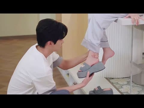 🦋the Younger Brother Uses Excuses To Stay At Older Sister's House, Gradually Trying To Win Her Over.