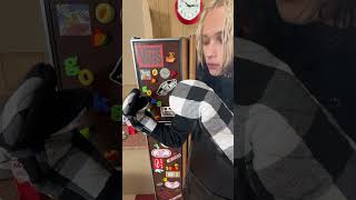 Nettspend in the kitchen with the Vans Holiday Collection.