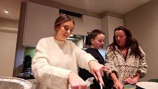 It’s Christmas Day! Surprising My Mum & Cooking The Roast Dinner