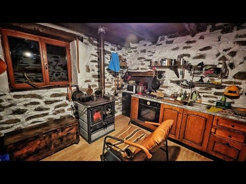 Ho Verniciato La Baita Con La Calce. Dov'è La Neve? Taglio Piante Inverno.