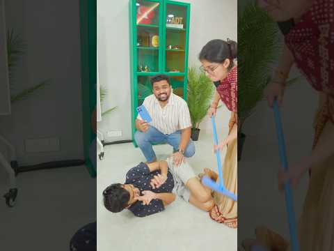 Chote ne Mummy ka Phone toda!