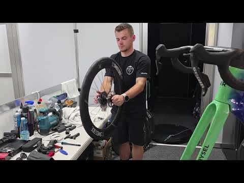 Live 2026 Tdu - Tubeless Install By Pro Mechanic Team Van Rysel