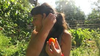 Nuestro Huerto A Pesar De Las Plagas | Primer Tomate Y Un Pequeño Tour